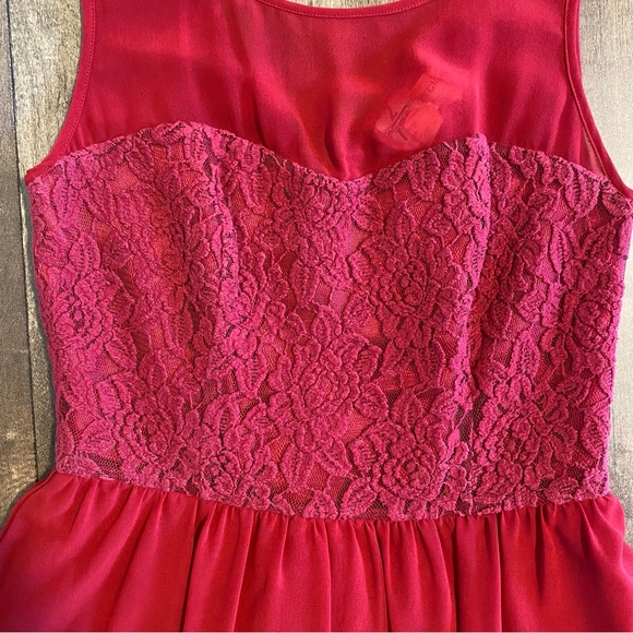 Red dress - Picture 2 of 4